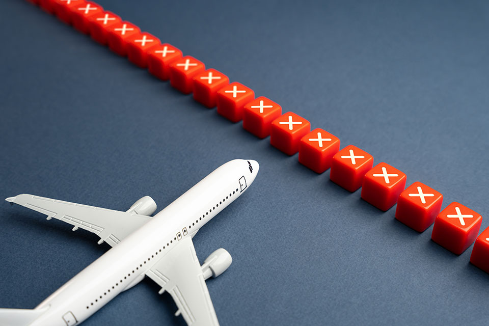 Flight cancelled due to war: compensation and refund